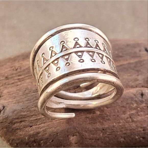 Sterling Boho Triangle 10th Century Pattern Ring Band - Picture 7 of 10